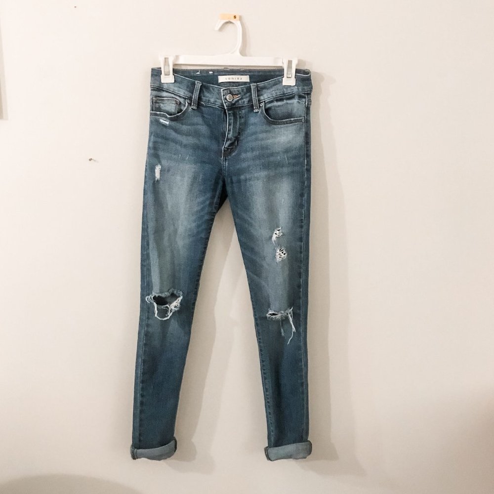 Eunina Distressed Jeans